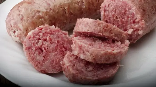 fettone coessin co lo sgrugno su piatto bianco